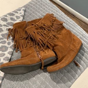 Fringe boots